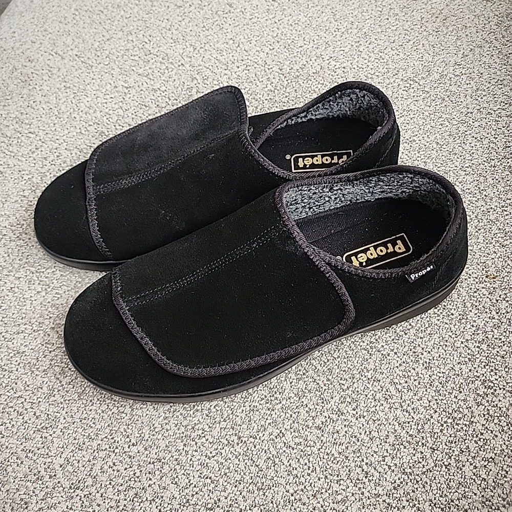 Propet Men's Black Slippers